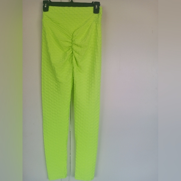 New scrunch butt neon green leggings - Picture 3 of 4